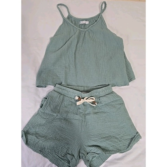Paradise Dresses & Skirts - Paradise Women's Large Sage Green Shorts Set